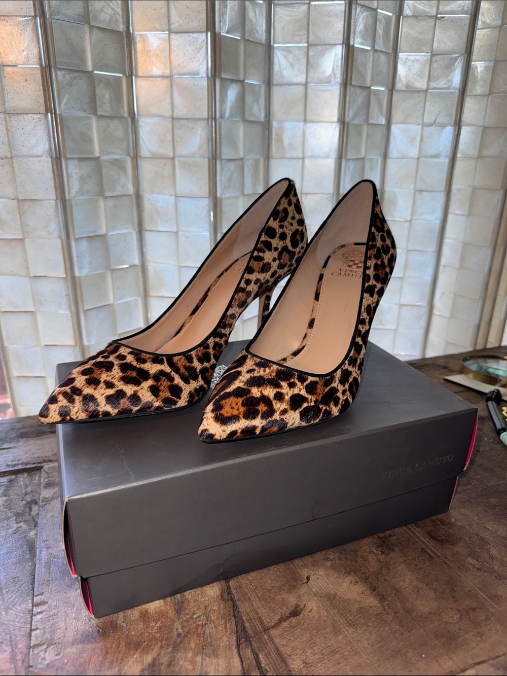 Vintage Vince Camuto Salest2 Leopard Print Pointed Toe Pumps Heels 9.5 M NIB